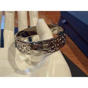 COACH SILVER SHINY BRUSHED QUILTED SIGNATURE C LOGO CLAMPER BANGLE BRACELET NEW